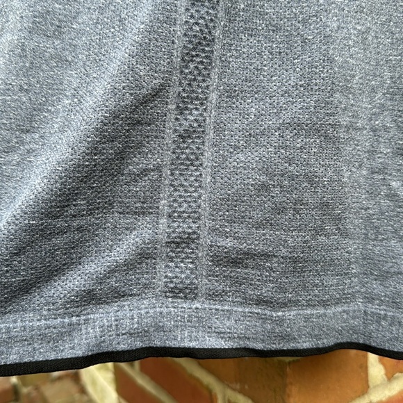 Lululemon Swiftly Tech Long-Sleeve Shirt Gray with Thumb Keyhole - Size 8 - Picture 10 of 14